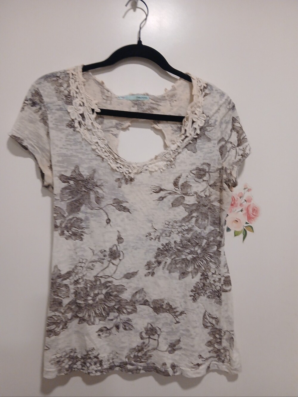 Lace-Trim Floral Short Sleeve Tee in Cream and Brown